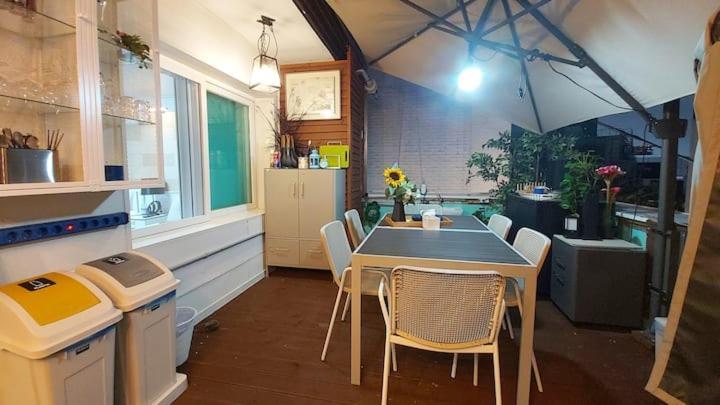 Holiday home Party House Hongdae *
